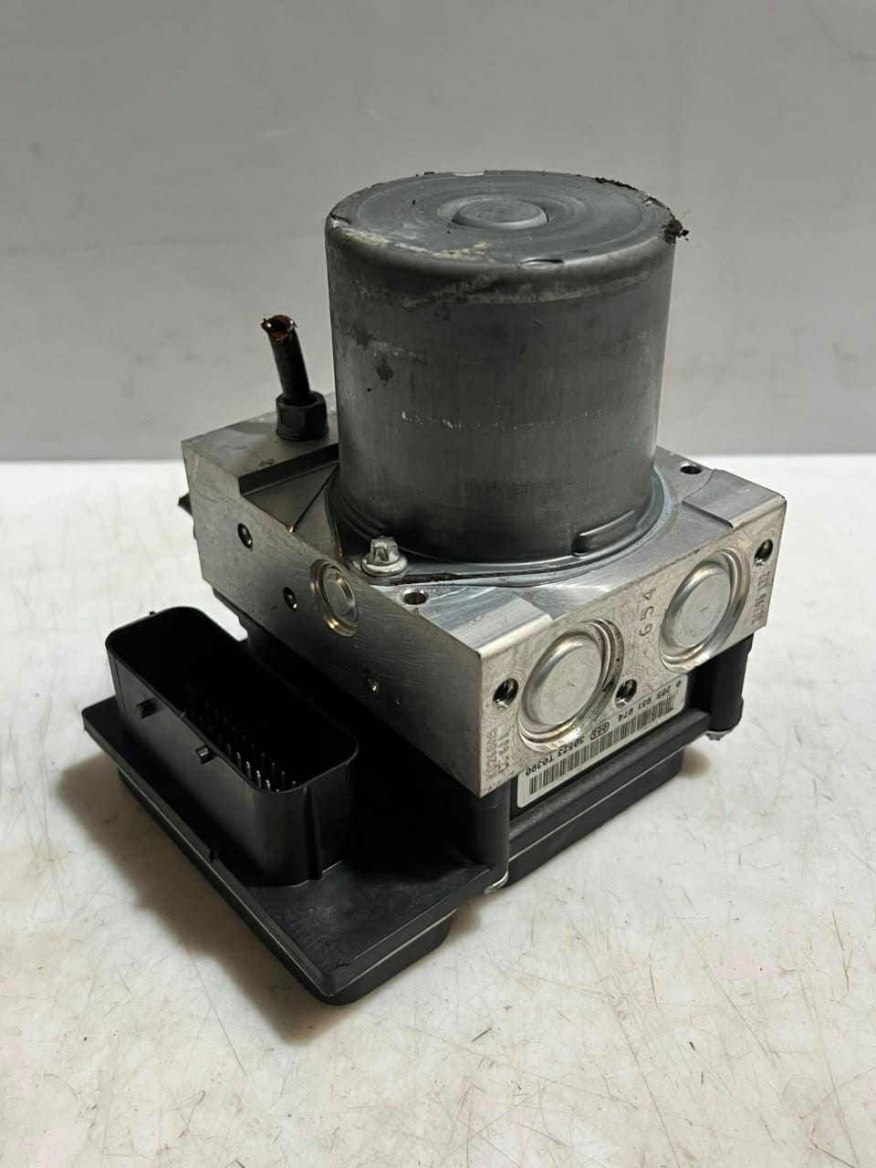 2010-2015 BMW X1 E84 ABS Hydraulic Brake Pump Control Module 6860214 OEM