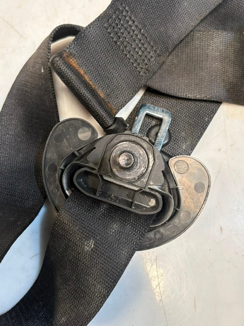 2009-2016 BMW 5 Series F10 F11 F01 F02 F03 F04 Seat Belt Front Right 610126200B