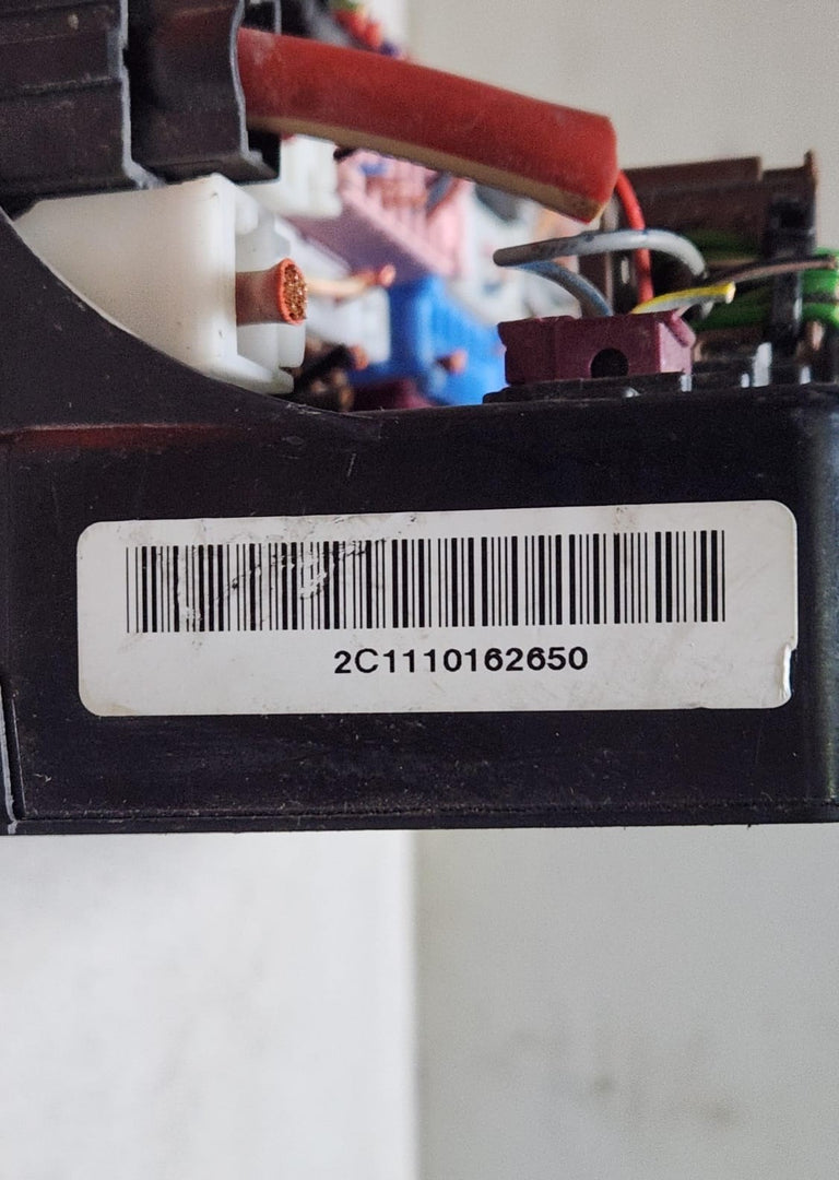2011-2012 Mercedes-Benz C180 Fuse Box Control Module A2129004611 W204 C-Class 