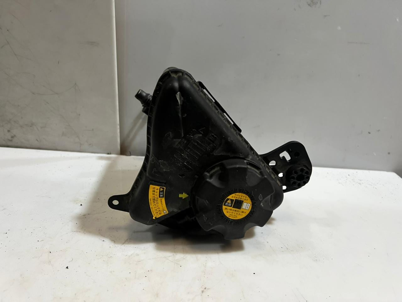 BMW M3 G80 F06 F07 F10 F11 F18 Coolant Expansion Tank 7647283 OEM