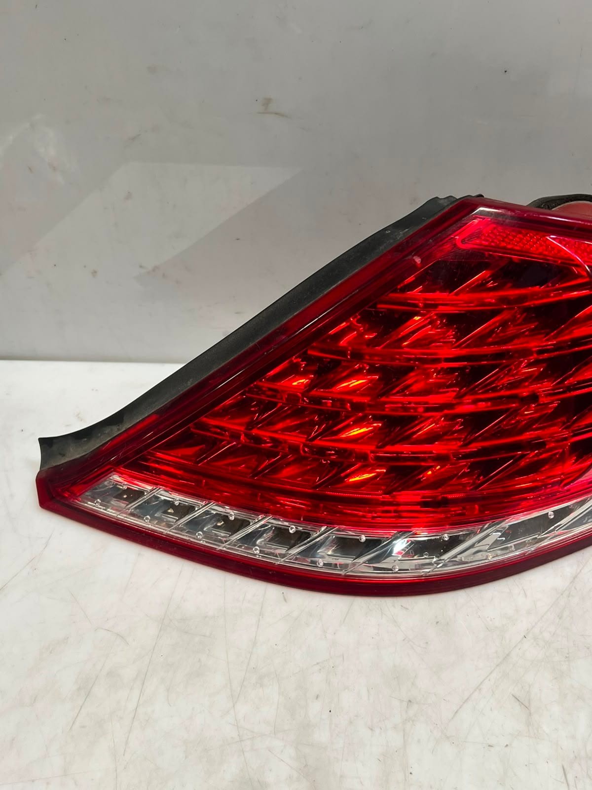 2008-2010 BMW M6 6 Series E63 E64 LCI Rear Right Tail Light TRUNK LID 7177070