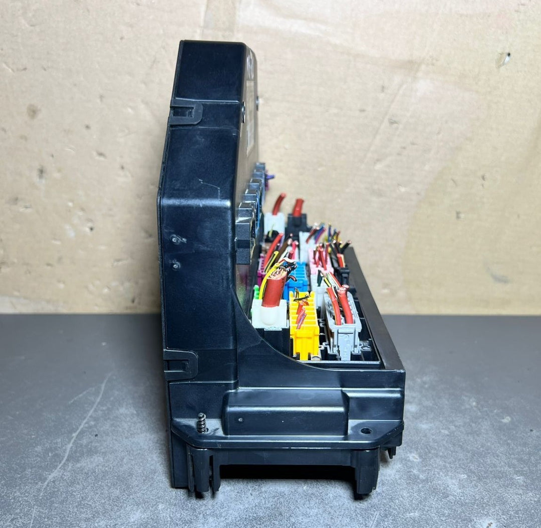 10-16 Mercedes-Benz W212 W204 Front SAM Module Relay Fuse Box A212 9009908 OEM