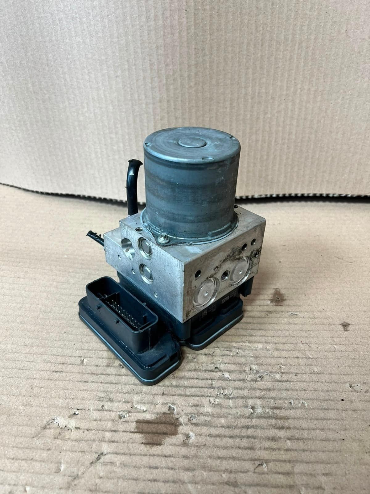 2014 BMW X5 F15 X6 F16 ABS Hydraulic PUMP Control Unit 6866243 OEM