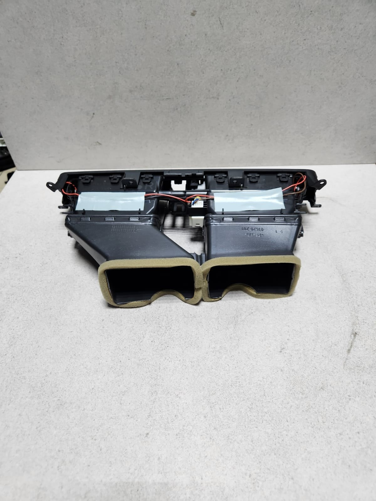 BMW Center Dash Air Vent 9209136 F10 F11 F12 F10 F11 F12 AFTERMARKET