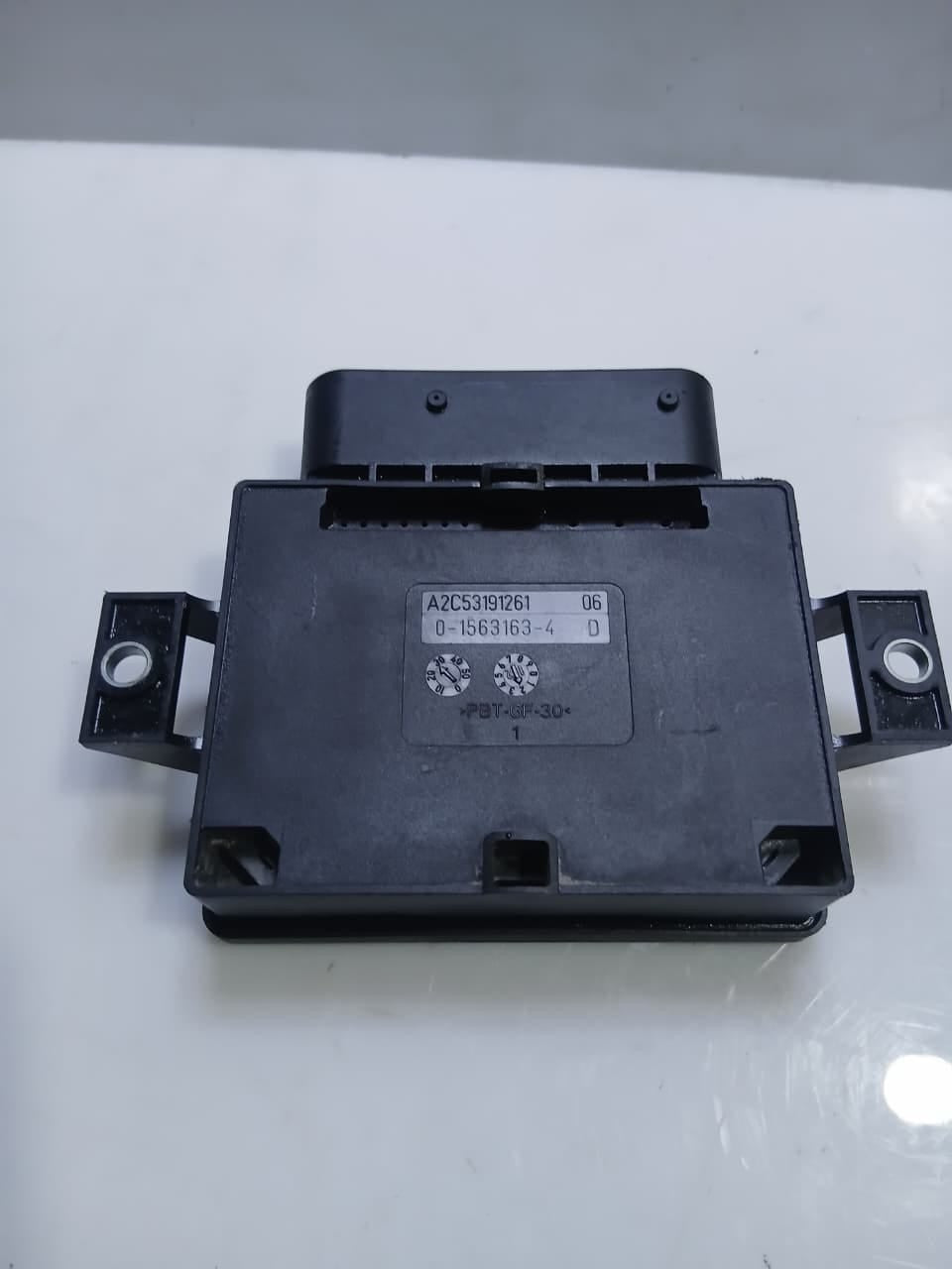 BMW 5 Series F10 F11 F12 F13 F25 F26 650i Parking Brake Control Module 6858017