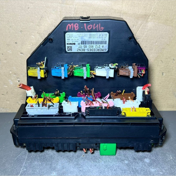 10-16 Mercedes-Benz W212 W204 Front SAM Module Relay Fuse Box A212 9008507 OEM