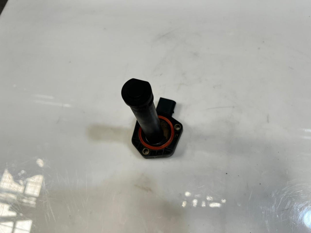 2006-2007 BMW 530xi E60 F70 F10 F07 F12 F25 Engine Oil Level Sensor 7567722 OEM