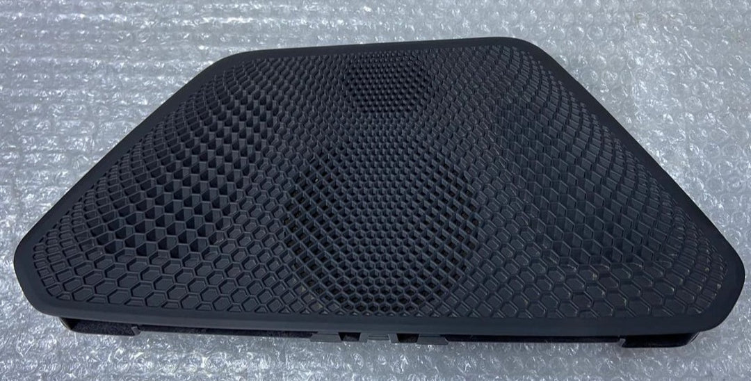 BMW G20 G21 G22 G23 G26 G80 M3 M4 Dashboard Speaker Tweeter Holder 6831282