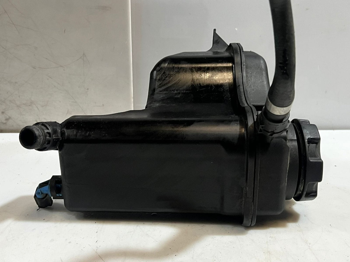 2006-2013 BMW E90 E91 E92 E93 E82 E84 335 330 Coolant Expansion Tank 7607482 OEM