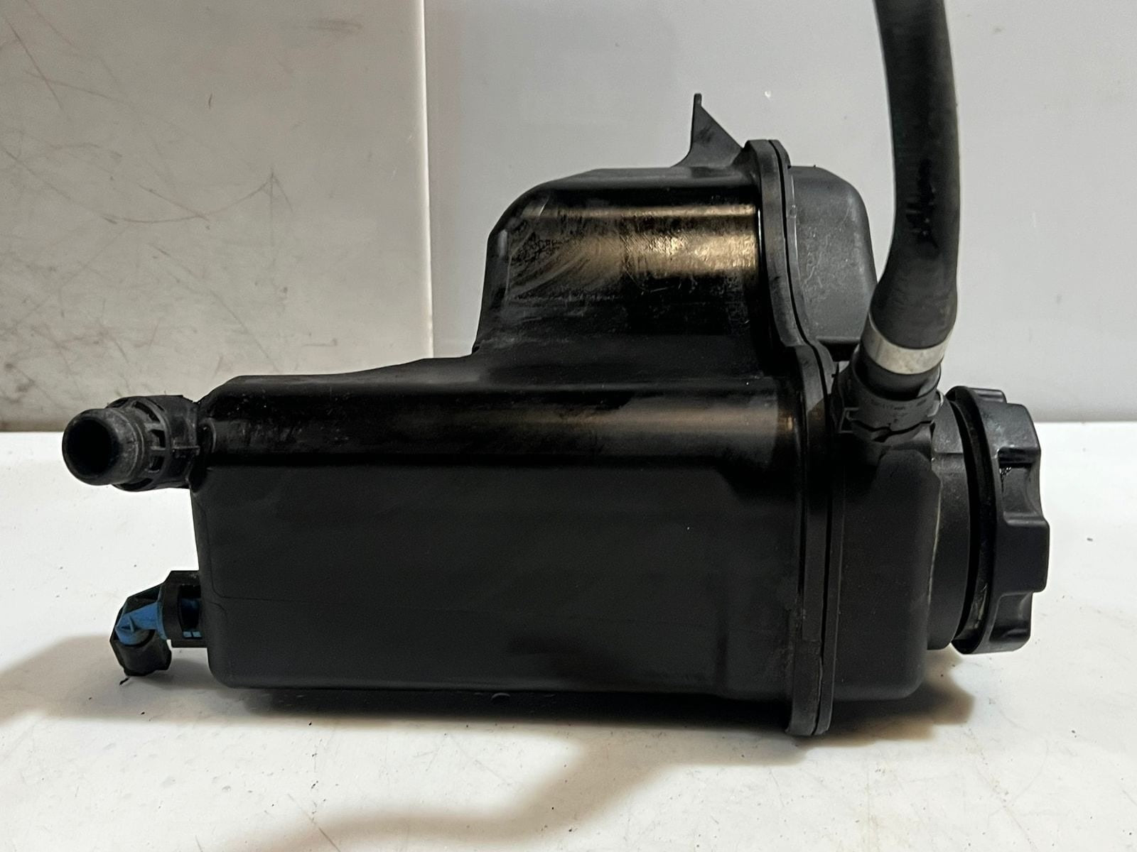 2006-2013 BMW E90 E91 E92 E93 E82 E84 335 330 Coolant Expansion Tank 7607482 OEM