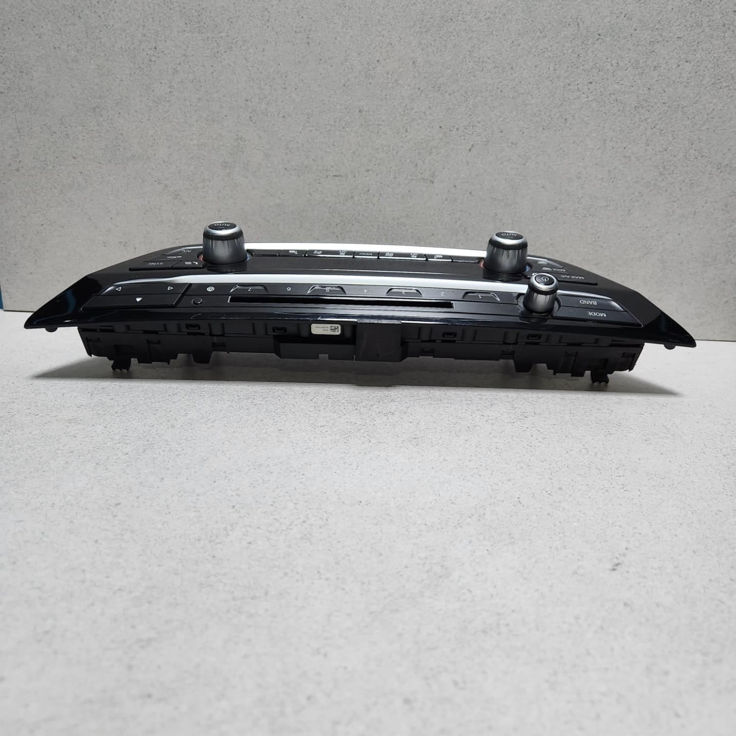 2018-2020 BMW 530e Climate Control Panel 6834437 530E and 530i