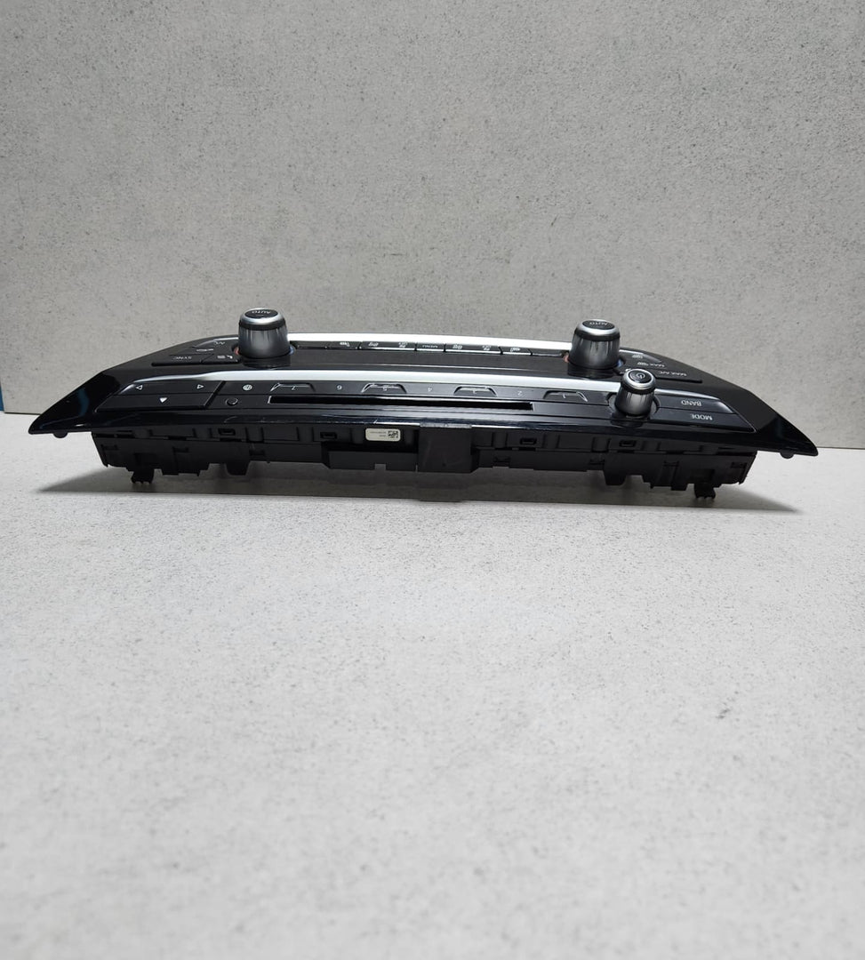 2018-2020 BMW 530e Climate Control Panel 6834437 530E and 530i
