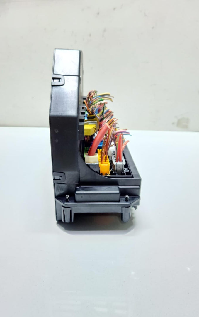 10-16 Mercedes-Benz W212 W204 Front SAM Module Relay Fuse Box A212 9006824 OEM