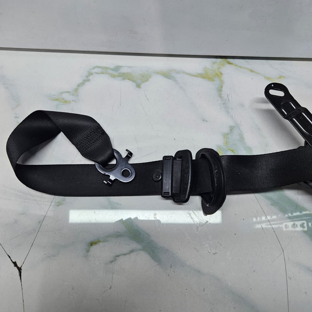2016-2019 OEM BMW 7 Series G11 G12 Seat Belt Front Right 7402428