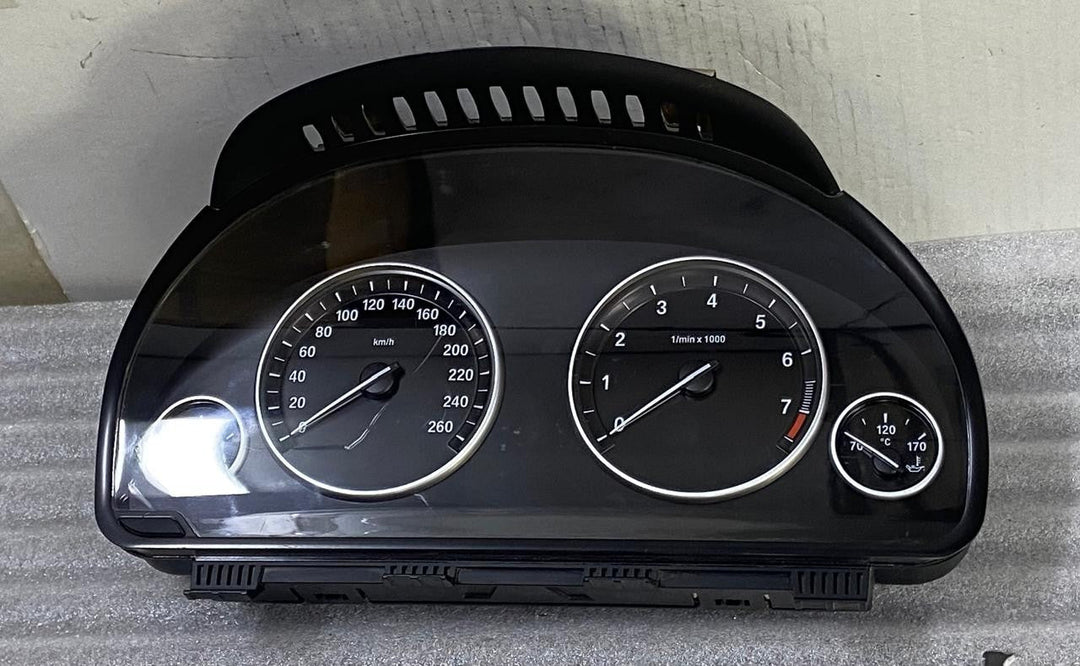 OEM BMW 5 F10 F11 2013 speedometer instrument Panel cluster 9285189