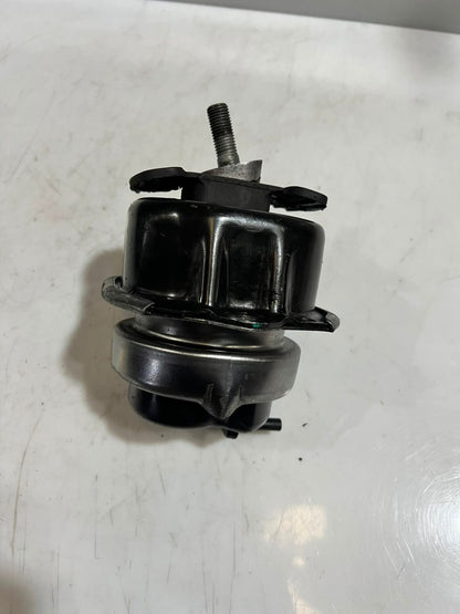 2007-2013 BMW X5 E70 and X6 E71 3.0L BEARING RUBBER Engine Mount 6795418