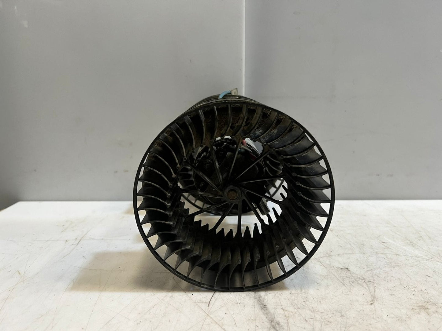BMW 725 728 730 735 750 740 Hvac Blower Motor Assembly Front 8391809 OEM