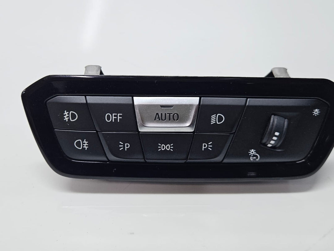 5A16B20-2018-2022 BMW 330i 3 Series G20 G21 Headlight Control Switch OEM