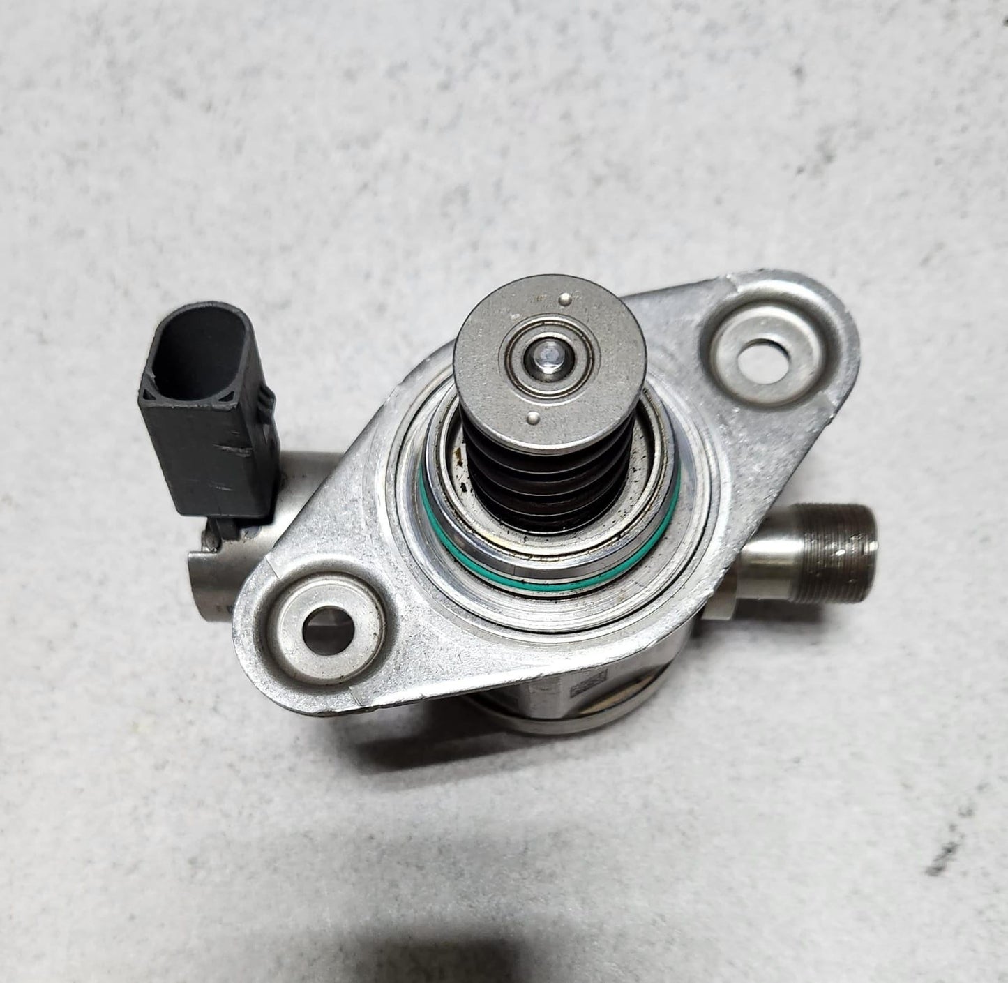 2012-2016 Mercedes-Benz C300 High Pressure Fuel Pump A2760700601 C E S Class 