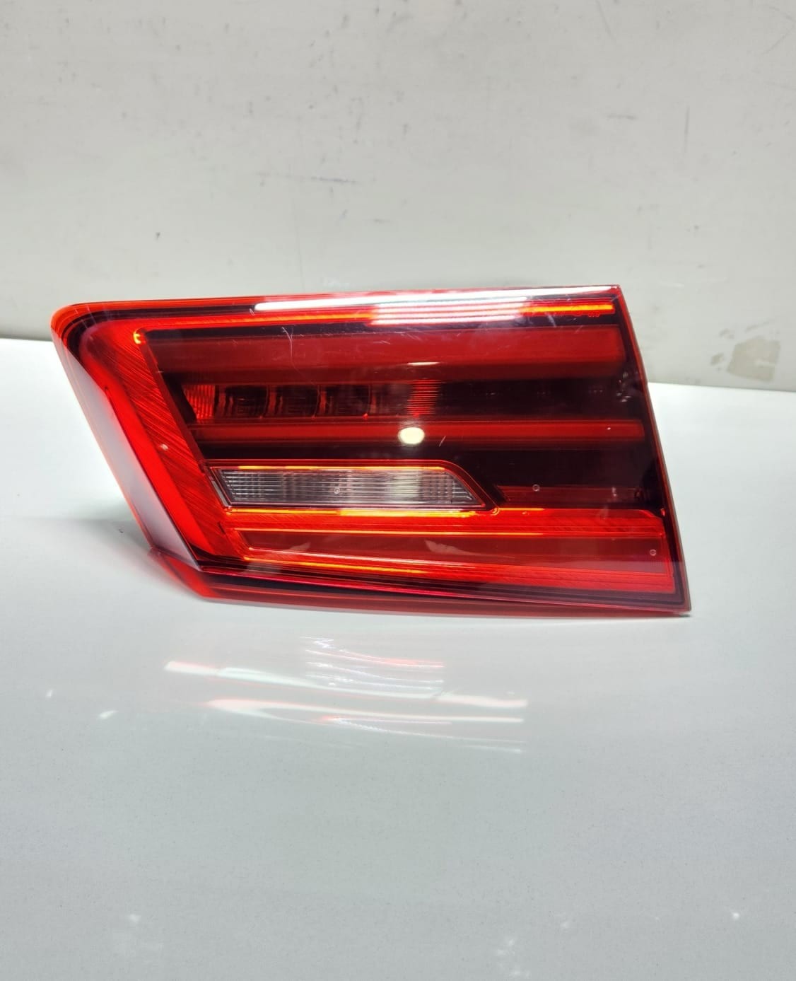 2018 BMW 530e Tailgate Rear Light 8493049 5 Series G30 G31 G38 OEM