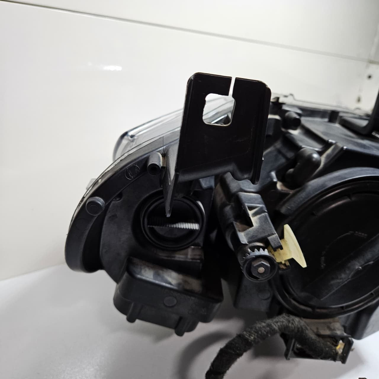 2008-2014 BMW X6 E71 Bi-Xenon Headlight Left Side 7287011