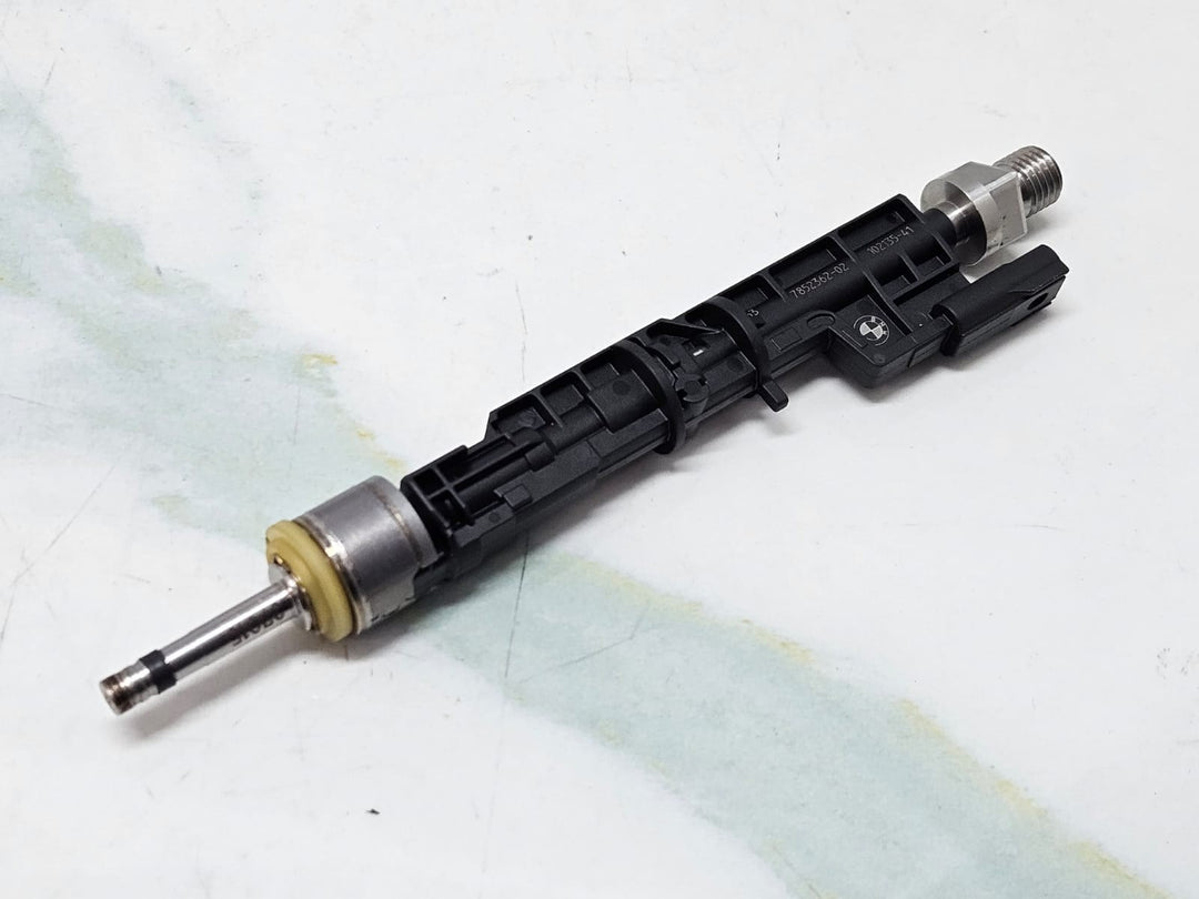 BMW S63B44 M5 F90, M8 F91 F92 F93, G30 5 Series Fuel Injector 7852362 OEM-1 PC