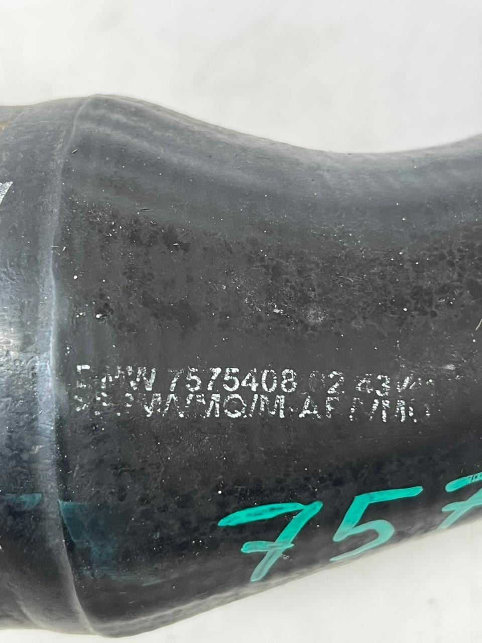 2008-2018 BMW 5' F07 F10 F11 7' 750i X5 X6 N63 Air Intake Duct HOSE 7575408 OEM
