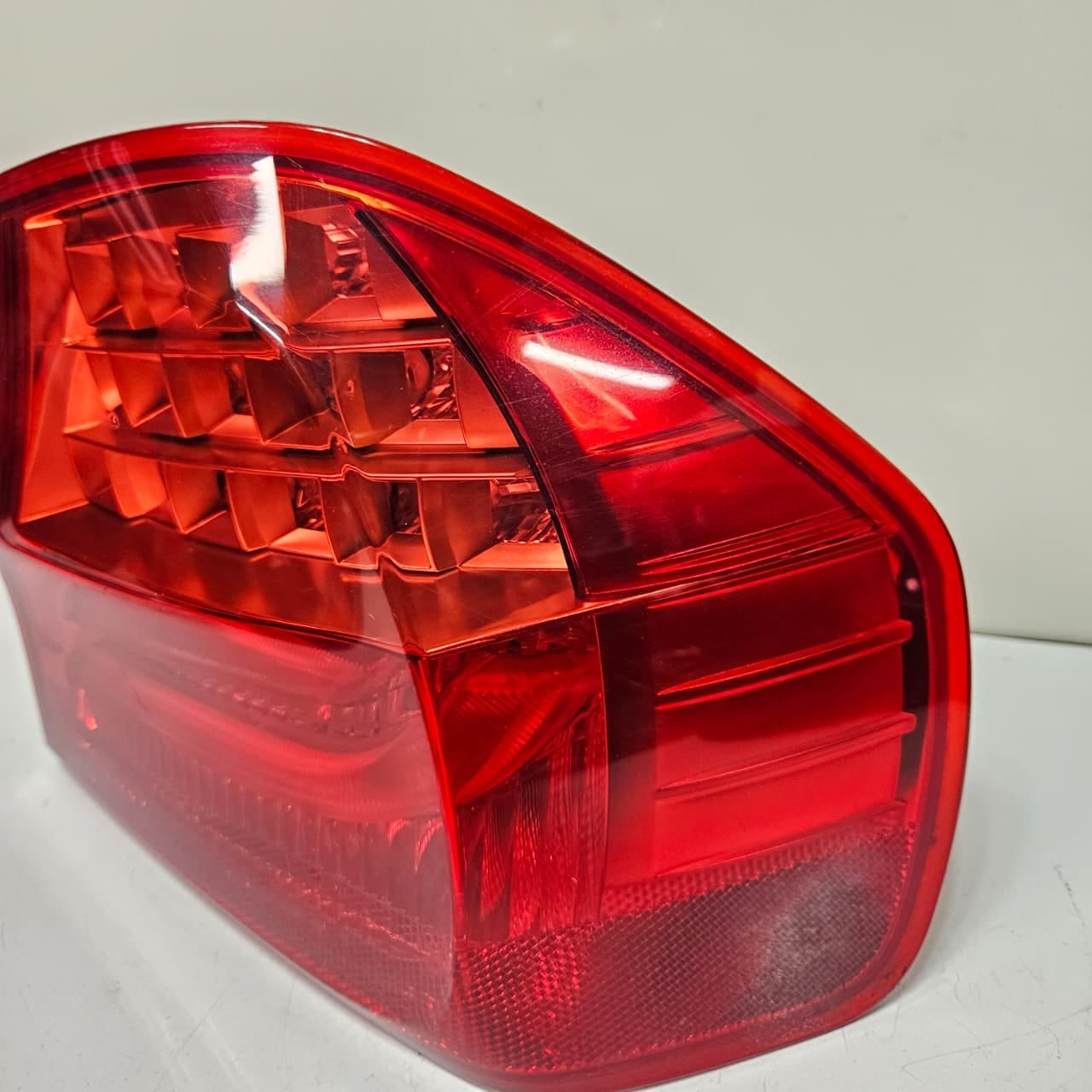 OEM BMW 3 Series E90 E91 Rear Right Taillight LED 4871732