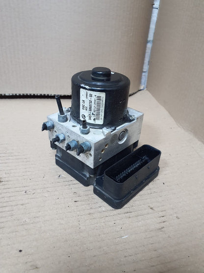 2014-2015 BMW F30 F31 F32 328d ABS DSC ANTI LOCK HYDRAULIC PUMP Control 6860733