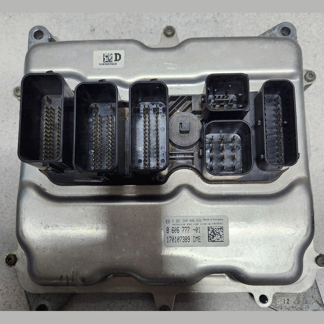 2015 BMW 520i Engine Control Unit ECU Set 8606777 F30 F31 320iX F10 F30 N20 