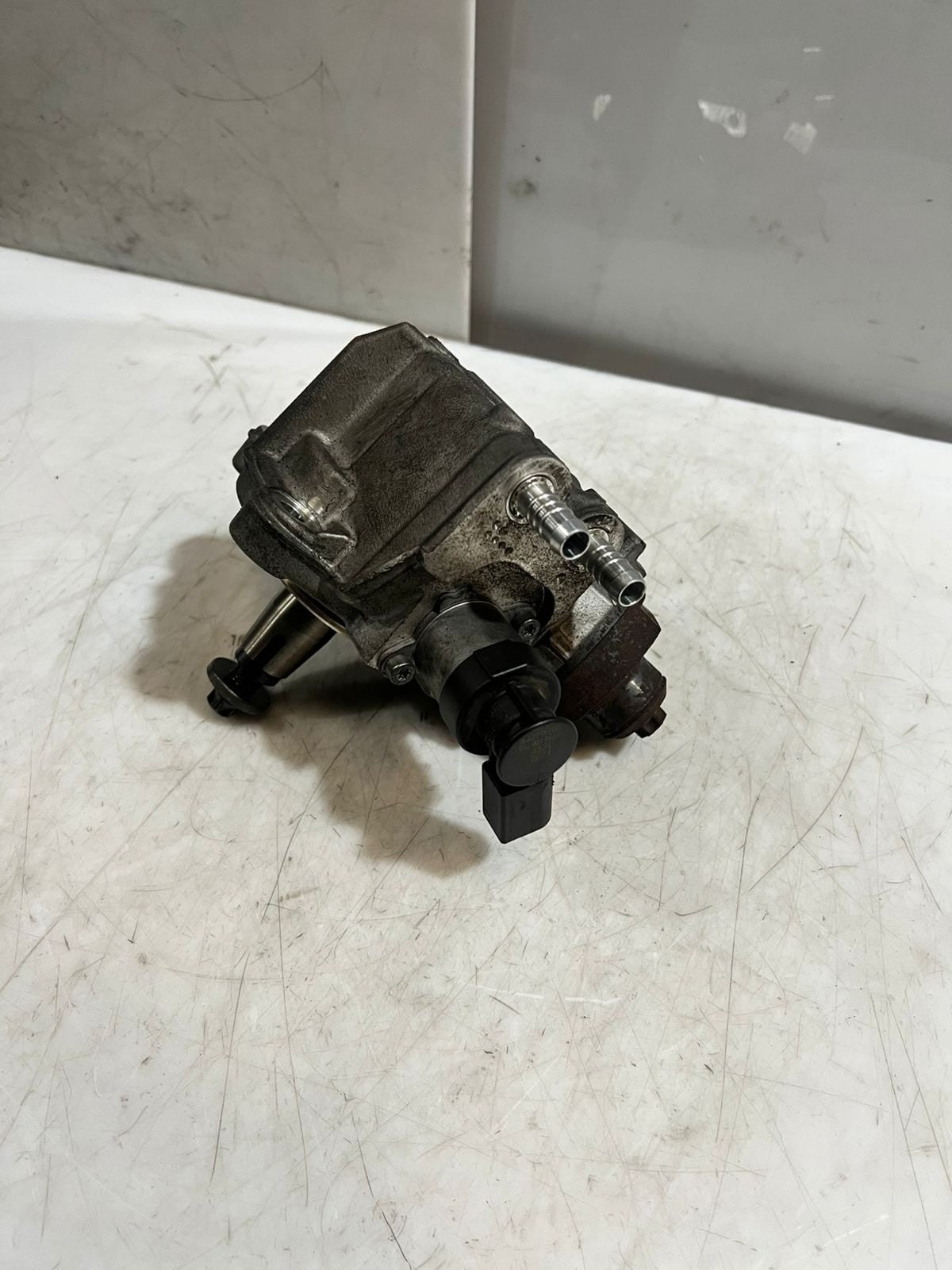 BMW  F10 F20 F21 F30 N47S1 High Pressure Fuel Injection Pump 7823456 0445010528