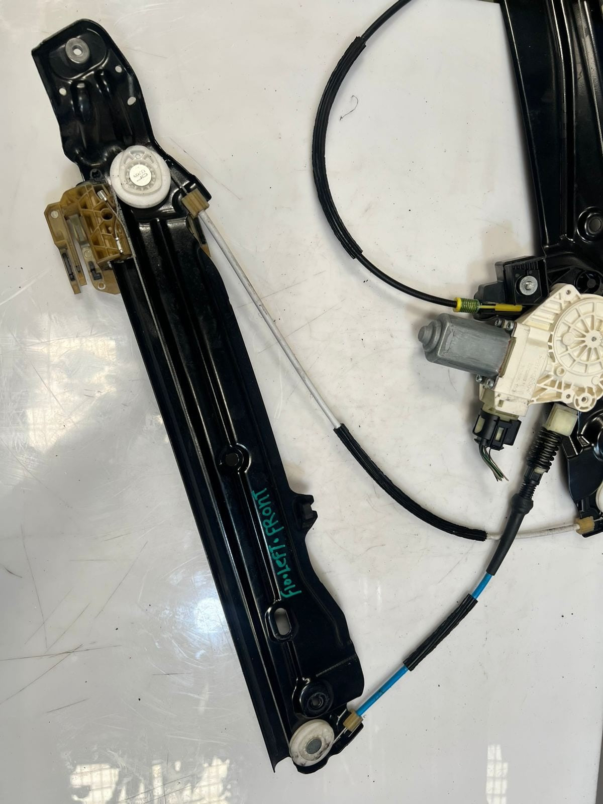 2010-2016 BMW 528i 5 Series F10 F11 Window Regulator Front Left 7182111 OEM