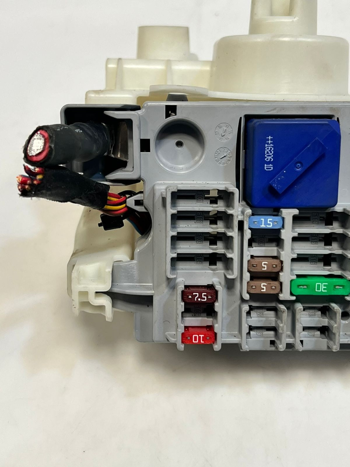 BMW 330i G20 G21 G30 G31 G11 FRONT LEFT SIDE POWER DISTRIBUTION Fuse Box 9350314