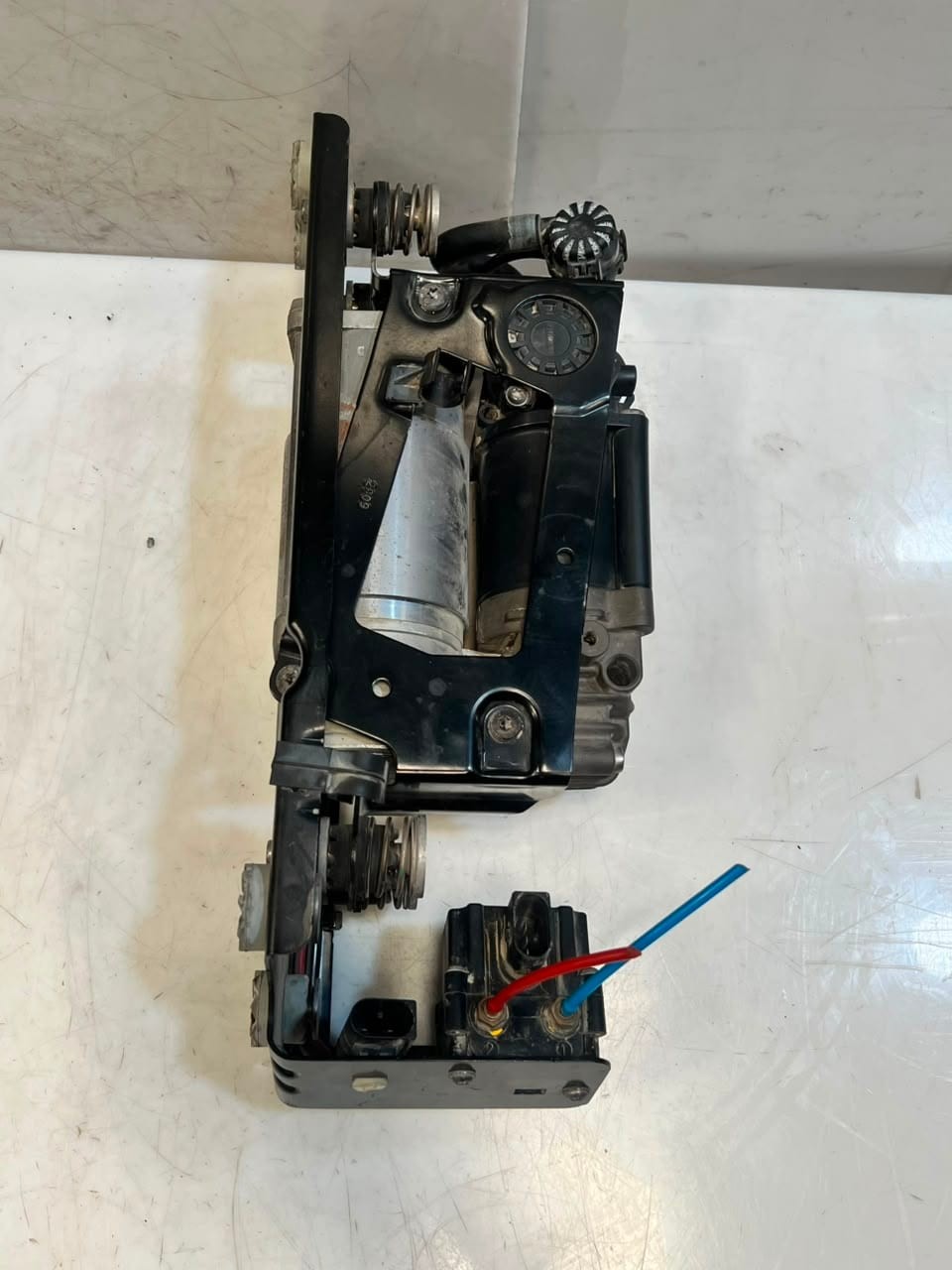 2010-2015 BMW 5' F01 F02 F10 F11 750Li Air Suspension Compressor 6794465 OEM
