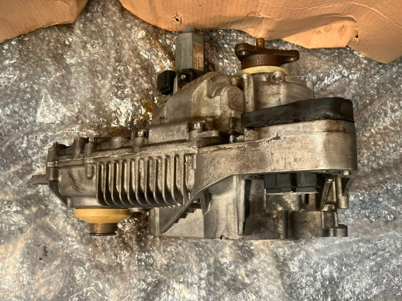 2008-2014 BMW X5 E70 N63 X6 E71 50iX DISTRIBUTOR Transfer Case 7574778 OEM