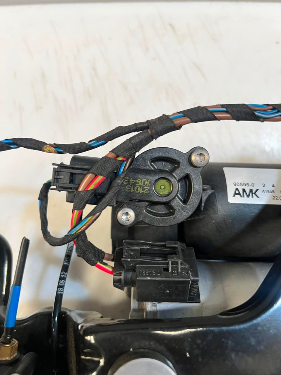 2012 BMW X5 E70 X6 E71 Air Suspension Compressor PUMP 6859714 OEM