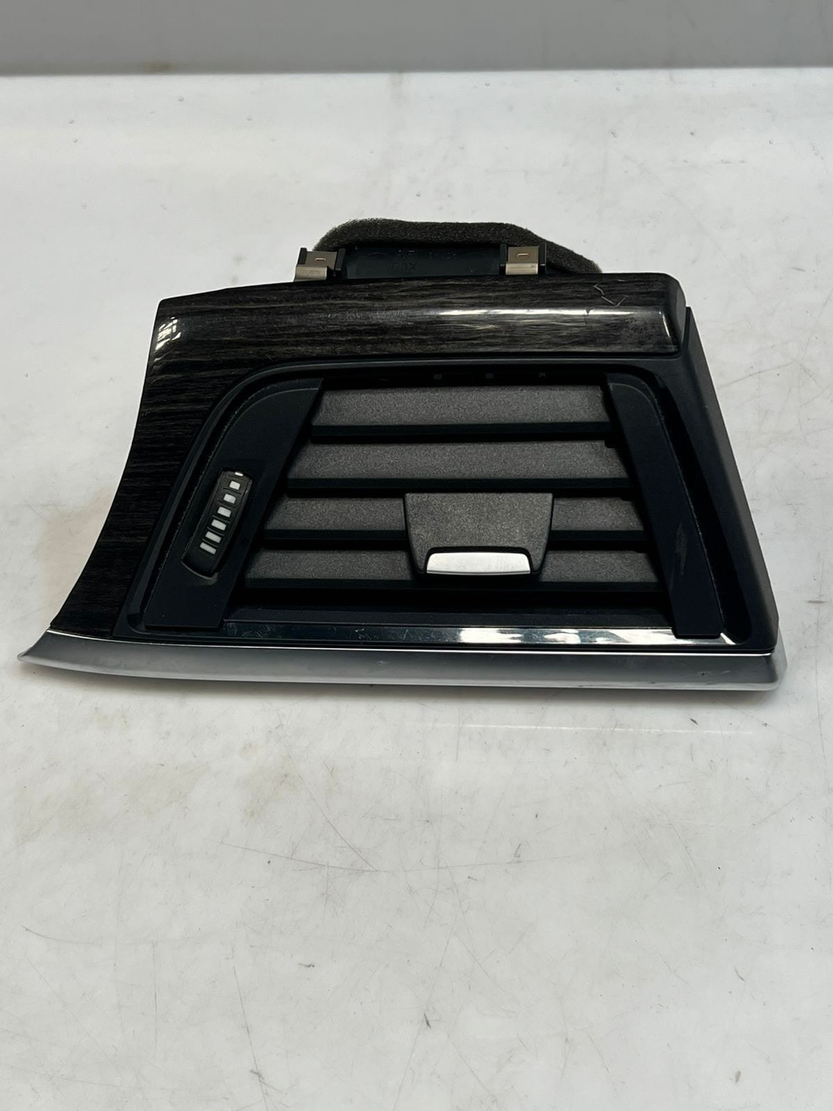 BMW 4' F30, F31, F80 Dashboard Air Vent Grille Right 9231995 OEM