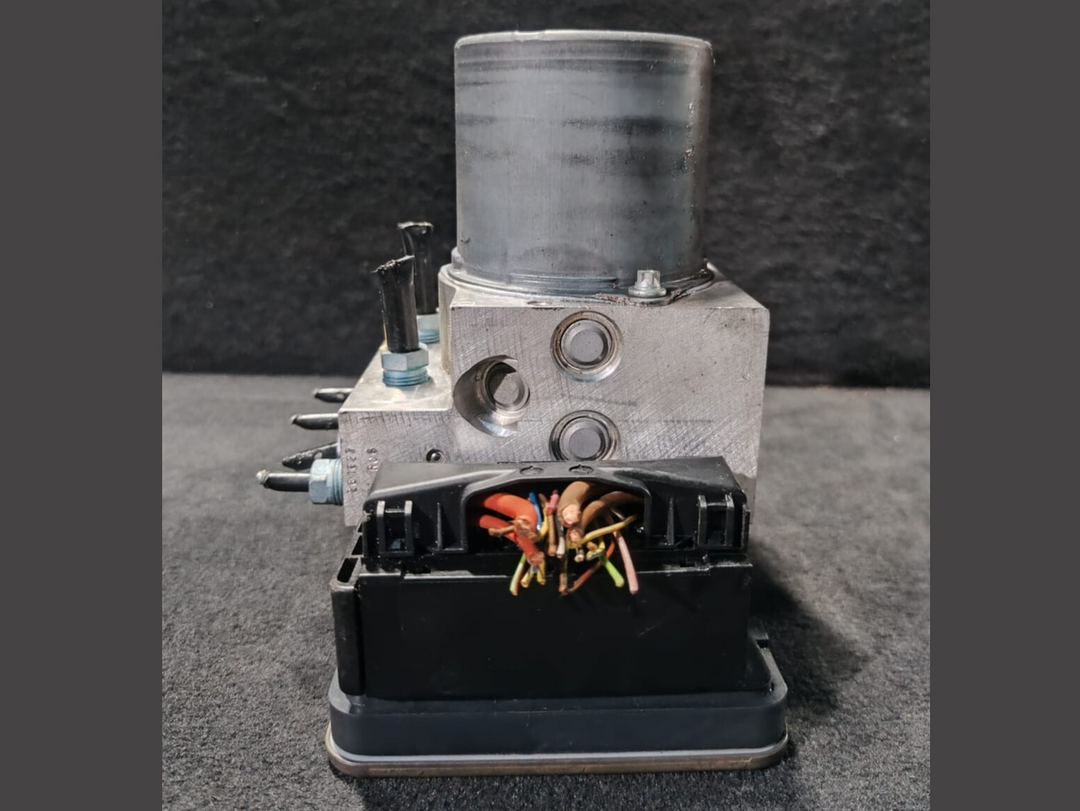 BMW F15 F16 X5   ANTI - LOCK BREAKING SYSTEM ABS DXC9 ACC -6884733 -6884734