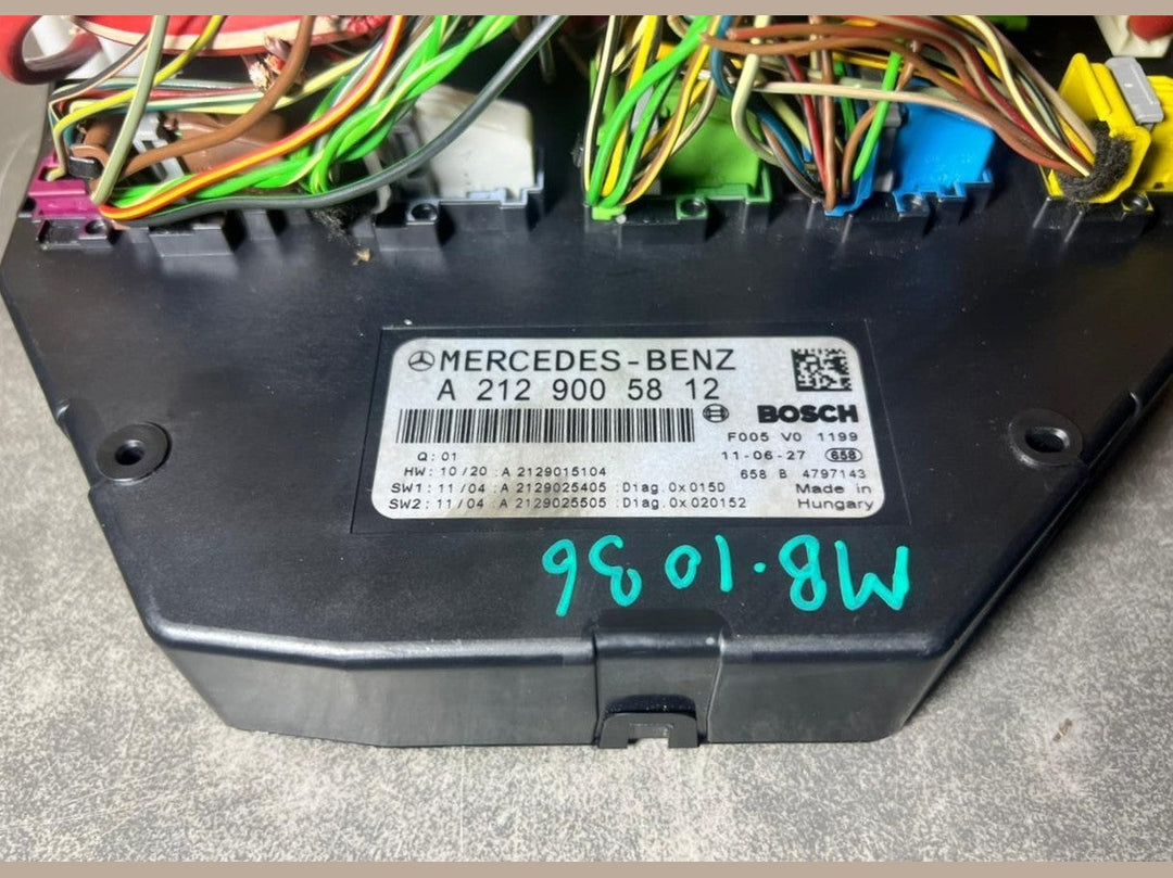 10-16 Mercedes-Benz W212 W204 Front SAM Module Relay Fuse Box A212 9005812 OEM