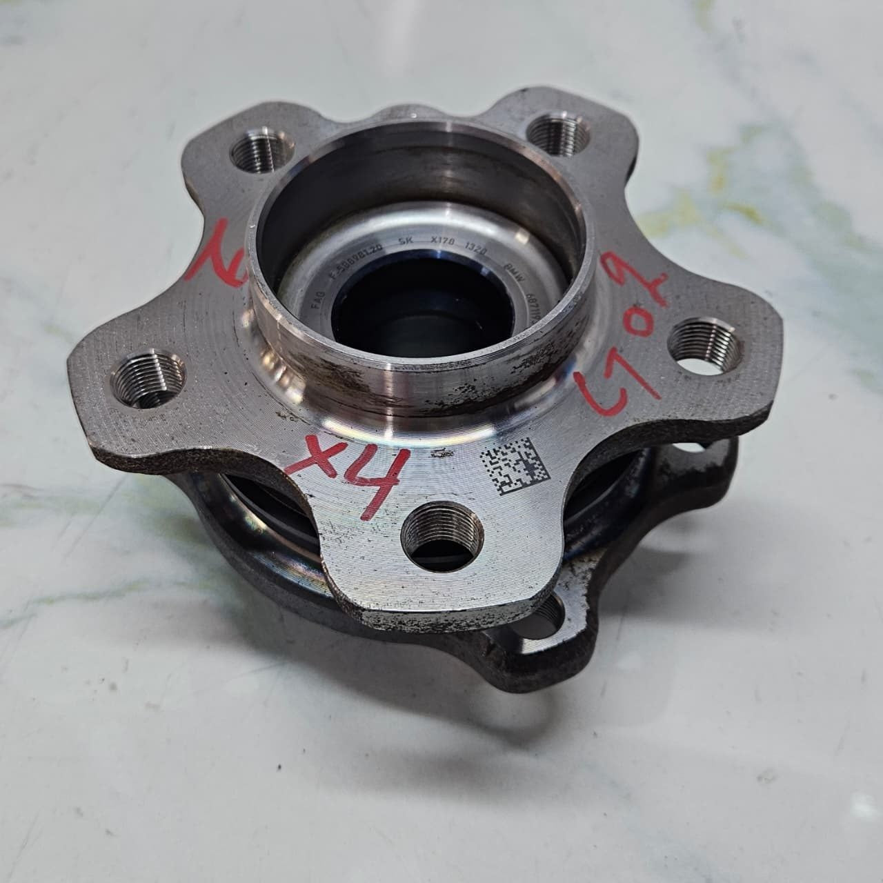 OEM BMW G20, G21, G30, G31, G38, G01 Wheel Hub With Bearing 6871193