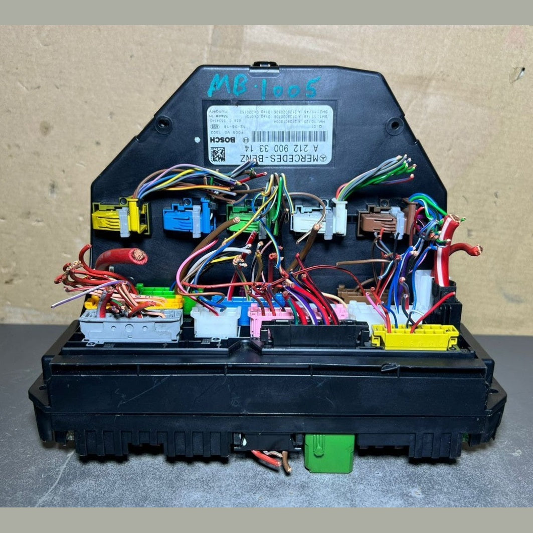 10-16 Mercedes-Benz W212 W204 Front SAM Module Relay Fuse Box A2129003314 OEM