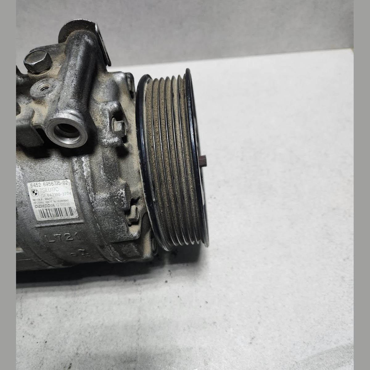 2006-2007 BMW 525i Air Conditioning Compressor 6956715 E60 E61 E63 E64 E65 E66