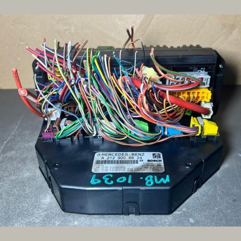 10-16 Mercedes-Benz W212 W204 Front SAM Module Relay Fuse Box A212 9006624 OEM