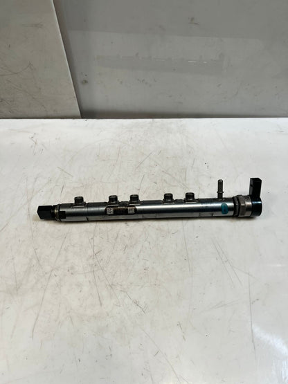 BMW 3 Series F30 F31 F35 320d 328d DIESEL Fuel Injection Rail 7800601 OEM