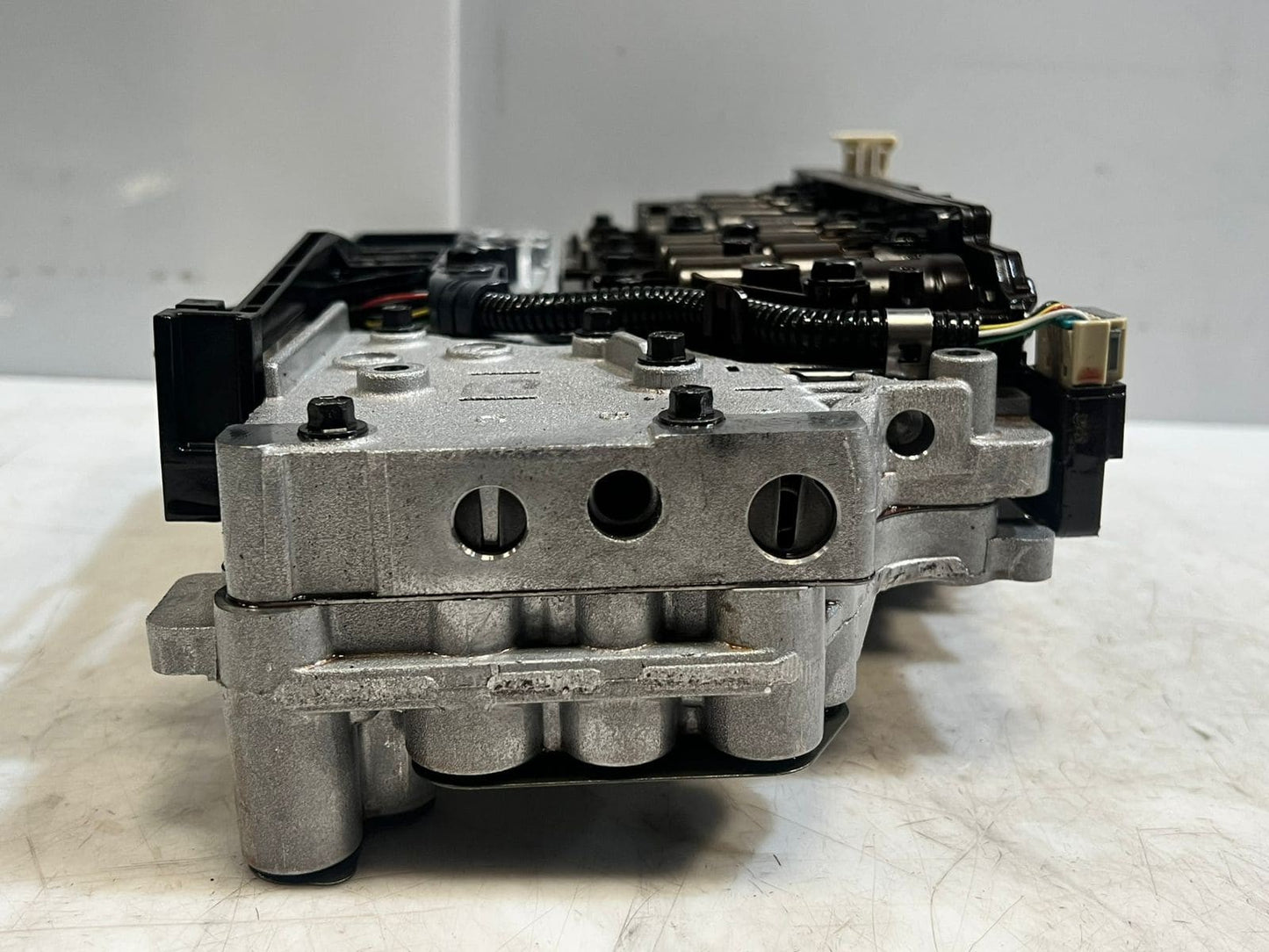 2004-10 BMW 325i E81 E90 E91 E84 E83 Automatic Transmission Valve Body 24242994