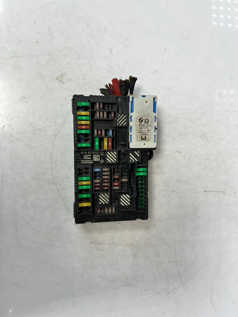 2017-2023 BMW 530i 5' 6' 7' M3 M4 M5 Rear Power Distribution Fuse Box 8713127 