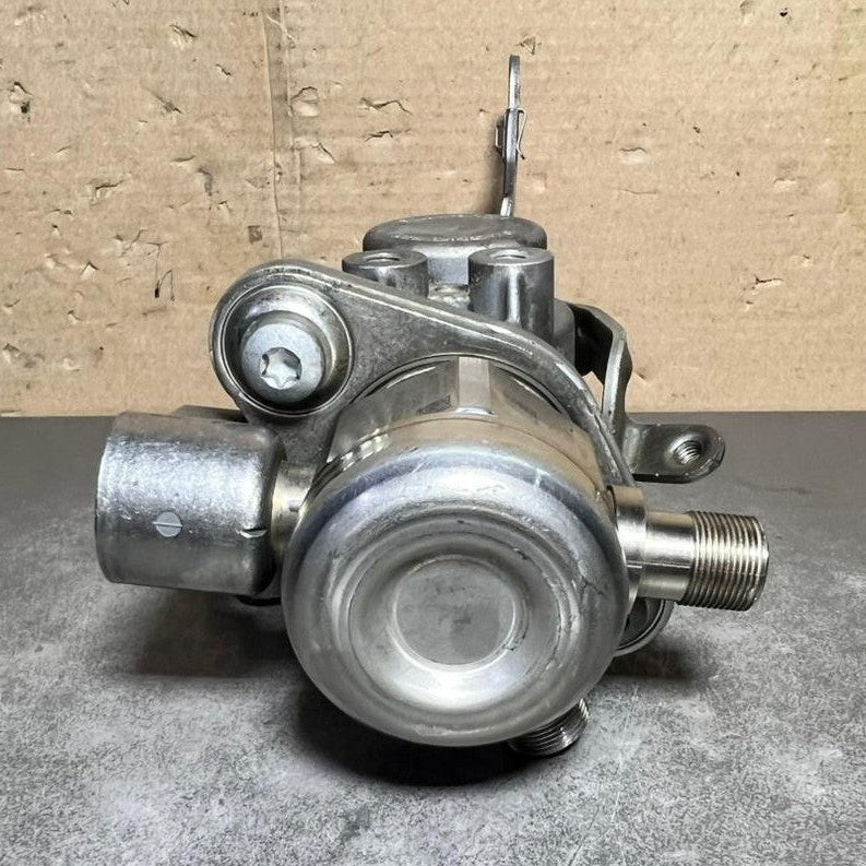 12-18 Mercedes W212 C300 M276 High Pressure Fuel Pump W/Housing A276 0700601 OEM