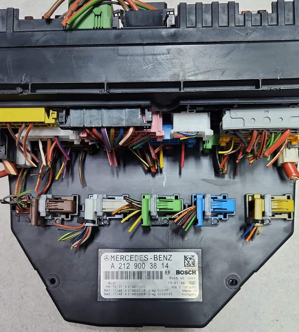 10-16 Mercedes-Benz W212 W204 Front SAM Module Relay Fuse Box A212 9003814 OEM