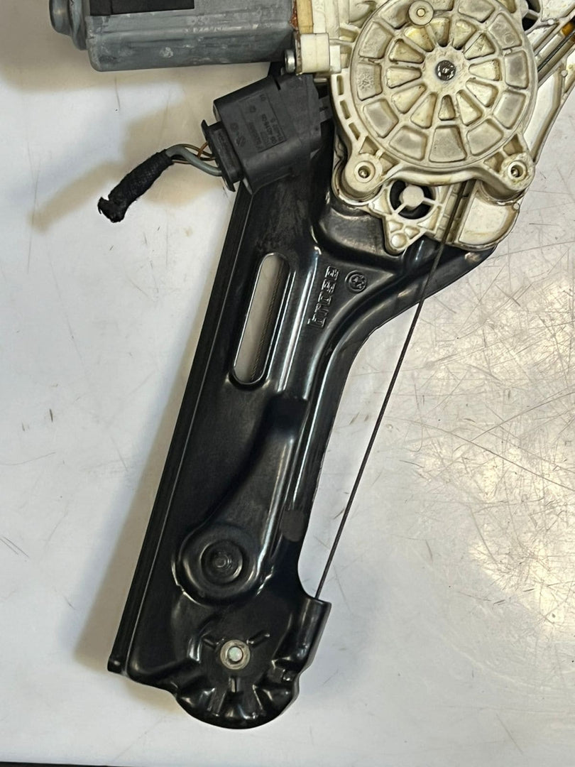 2008-2014 BMW X6 E71 RIGHT Front Door Window Regulator With Motor 7267664 OEM