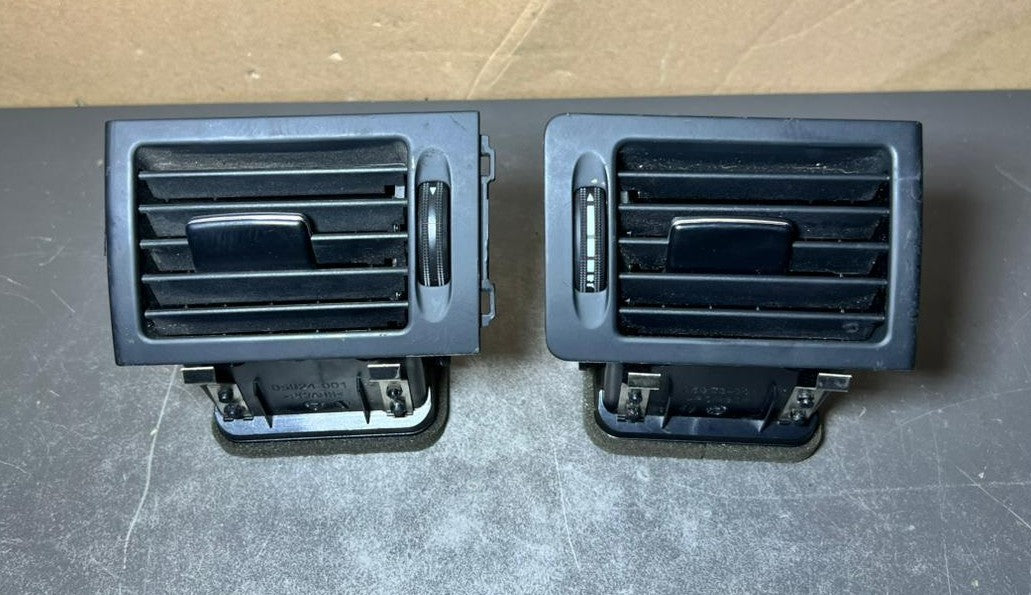 08-10 Mercedes W204 Class Front Dashboard Left \ Right Heater A/C Air Vent
